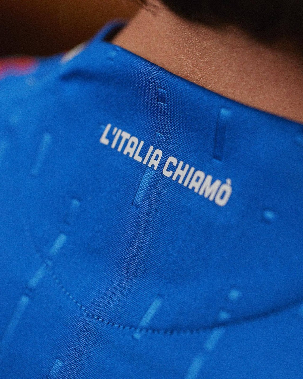 Italy fan jersey 2024 featuring L'Italia Chiamò text on the back for dedicated supporters