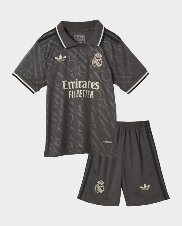 Kids Real Madrid Jersey 2024 Black Set with Shorts and Iconic Club Logo for Young Fans